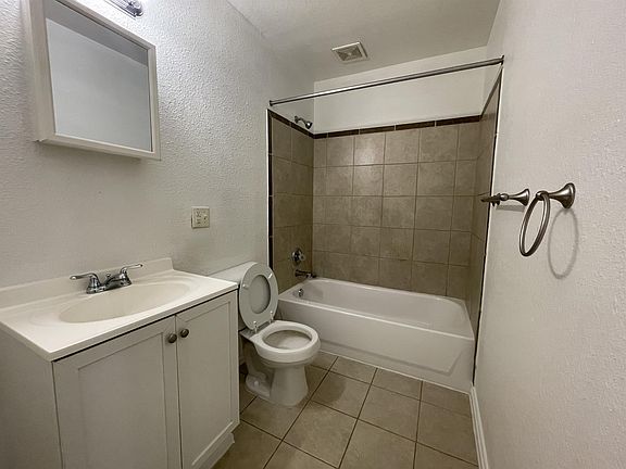 5th image of 1103 NW Carroll Dr #6