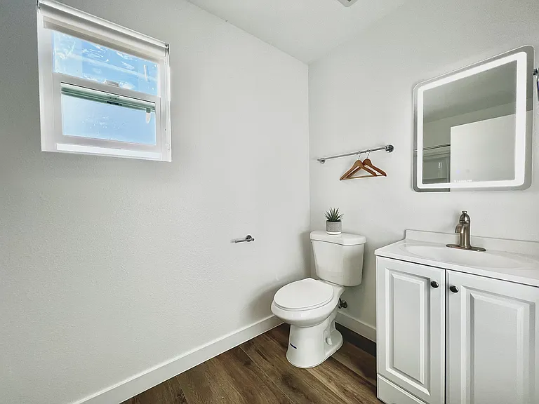 1587 West 35th Street — Photo 28