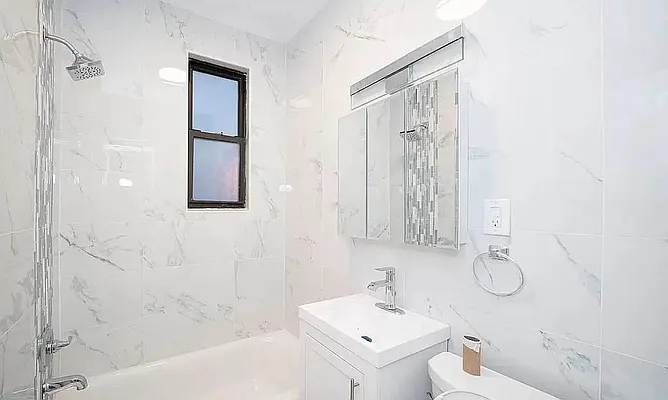 Bathroom, photo 1