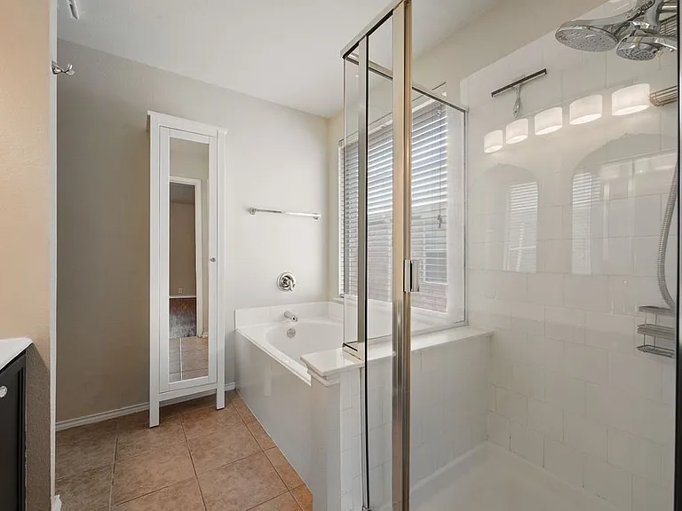 8420 Silverbell Ln — Photo 21