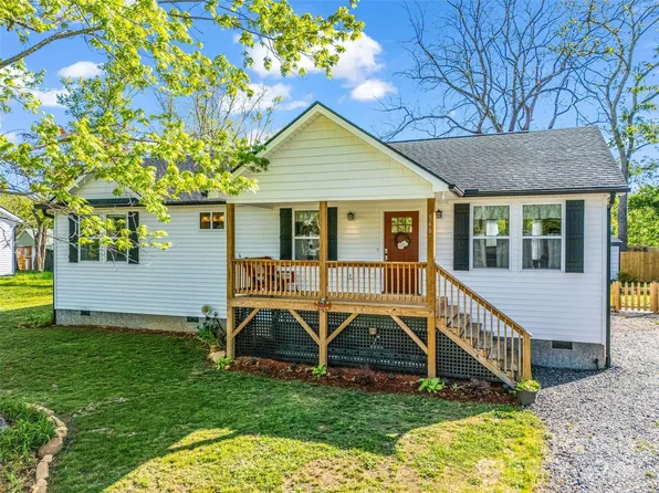 566 Blue Ridge Rd, Black Mountain, NC 28711