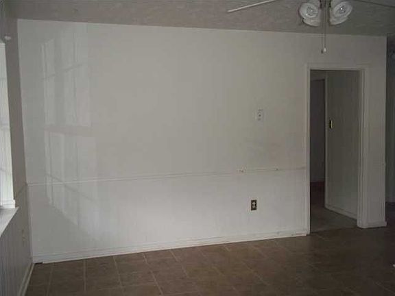5th image of 136 Holly Hill Dr