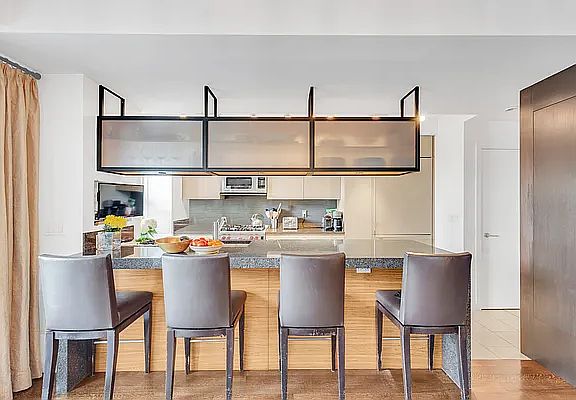 3rd image of 40 E 84th St APT 15B