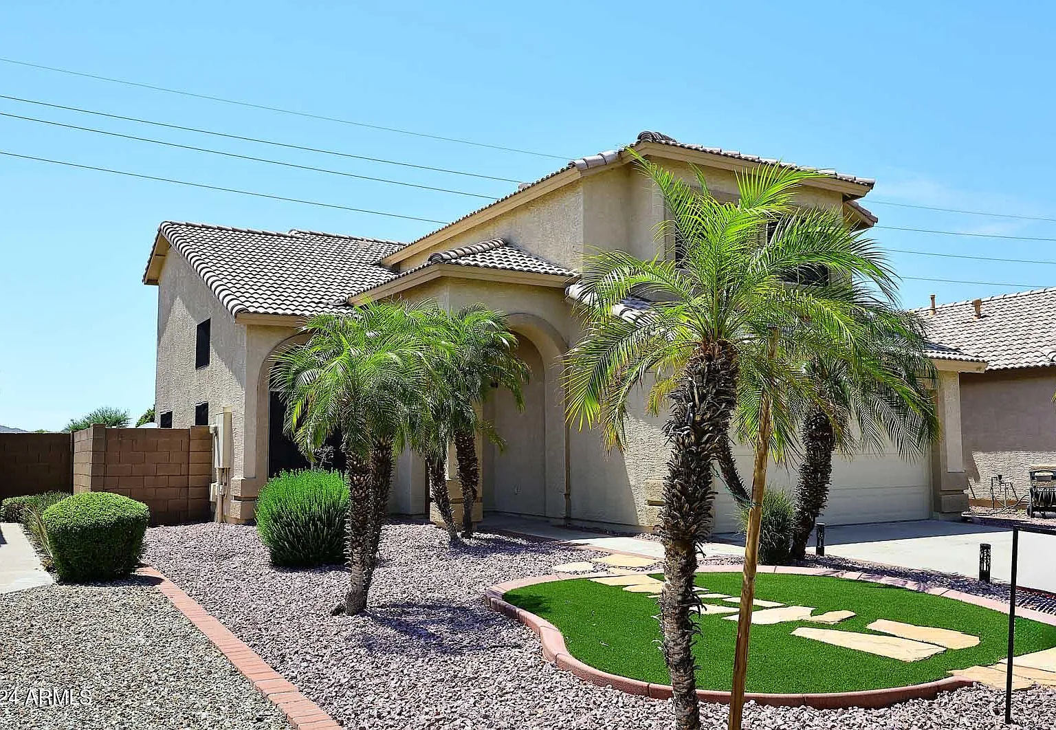3 bed, 2.5 bath, 2035 sqft, $2,500 — Photo 1