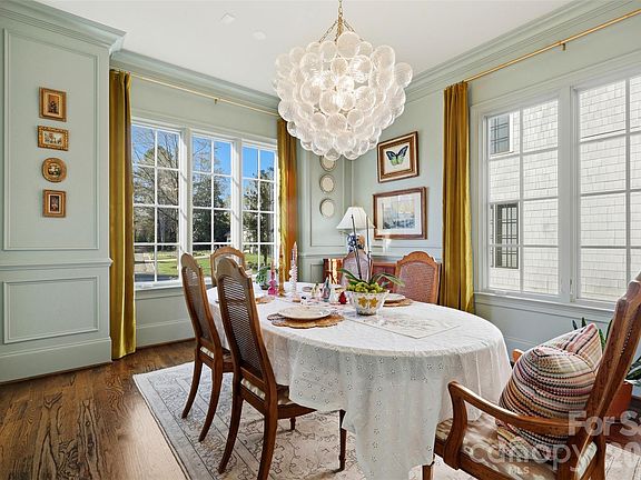 2nd image of 400 Hunter Ln