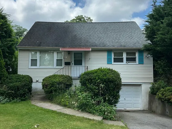 26 Centre St, Waldwick, NJ 07463