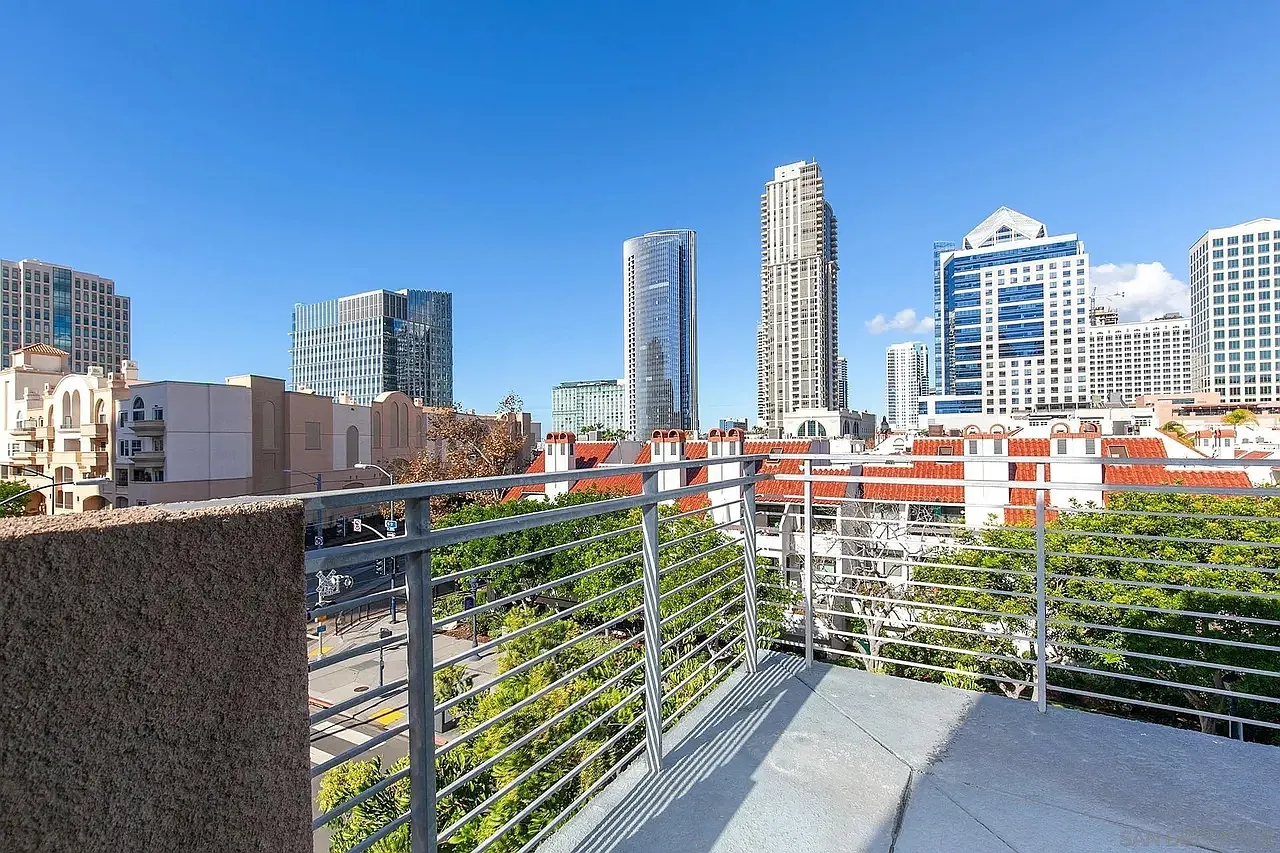 2 bed, 2151 sqft, $6,000 — Photo 1