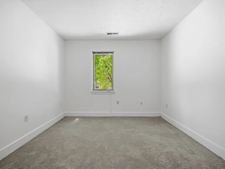 251 Carron St — Photo 28