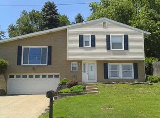 1017 Huston Dr, West Mifflin, PA 15122