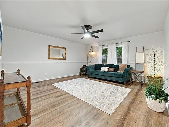 3rd image of 5074 Berry Ave
