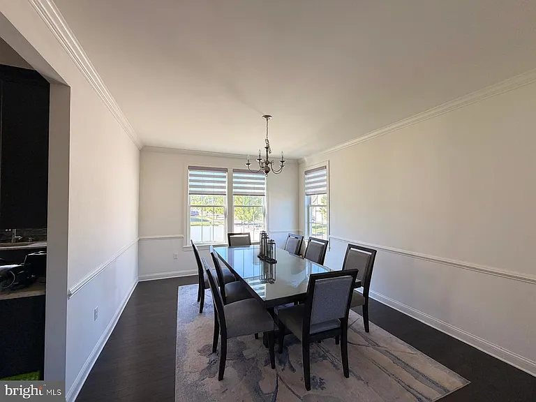 47 Thomas Dr — Photo 10