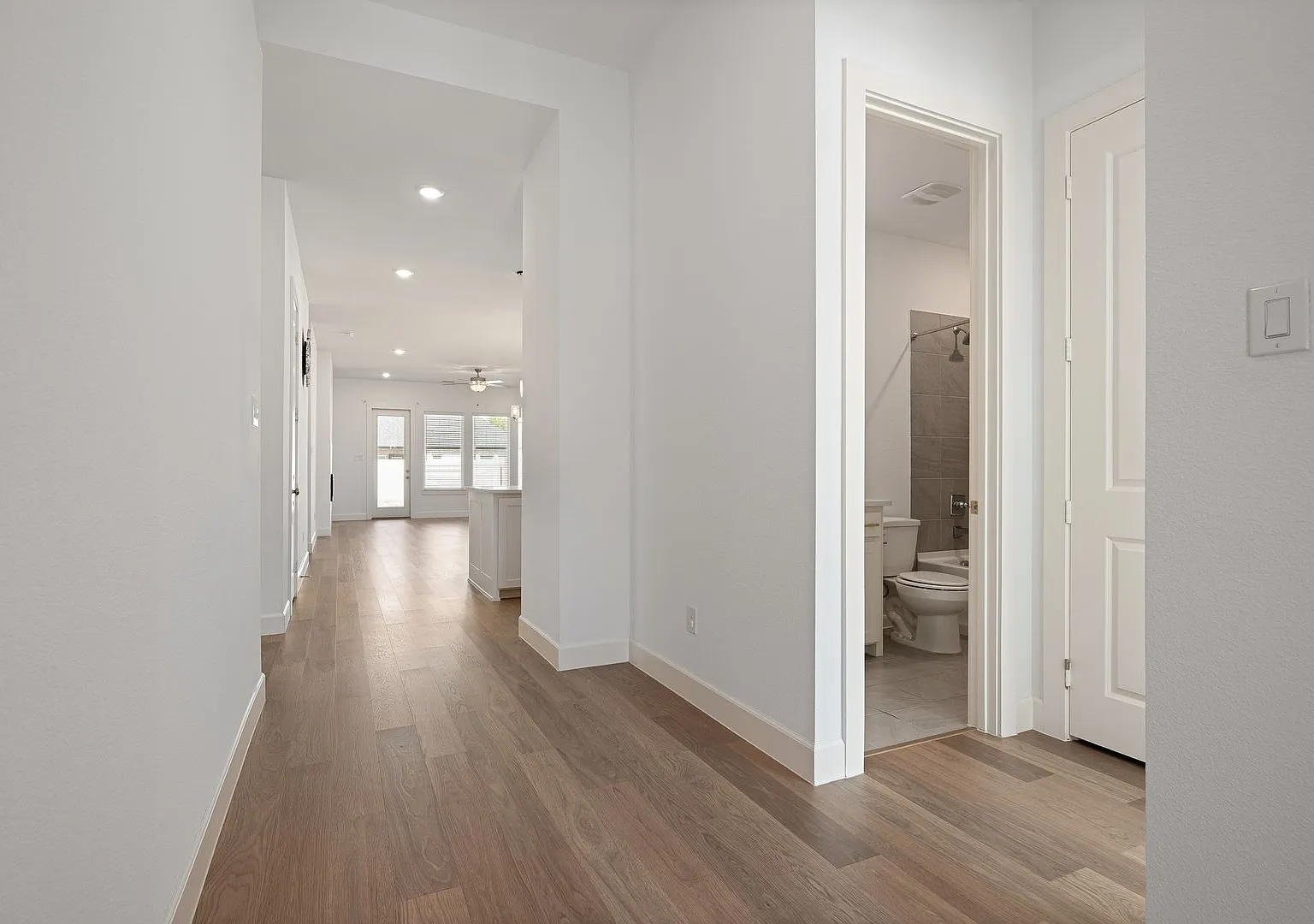 3-Bedroom 3-Bath Home in Painted Tree | Pool, Trails & Fireplace — Photo 4