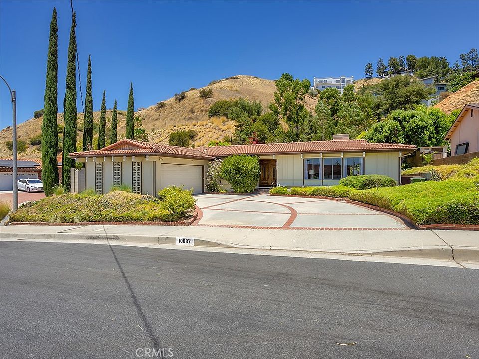 1st image of 10087 Sully Dr