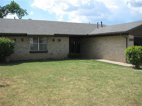 1st image of 2308 NW Robinhood Dr