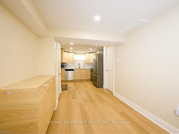 3rd image of 347 York Rd #2