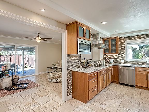 3rd image of 1500 Wistaria Ln
