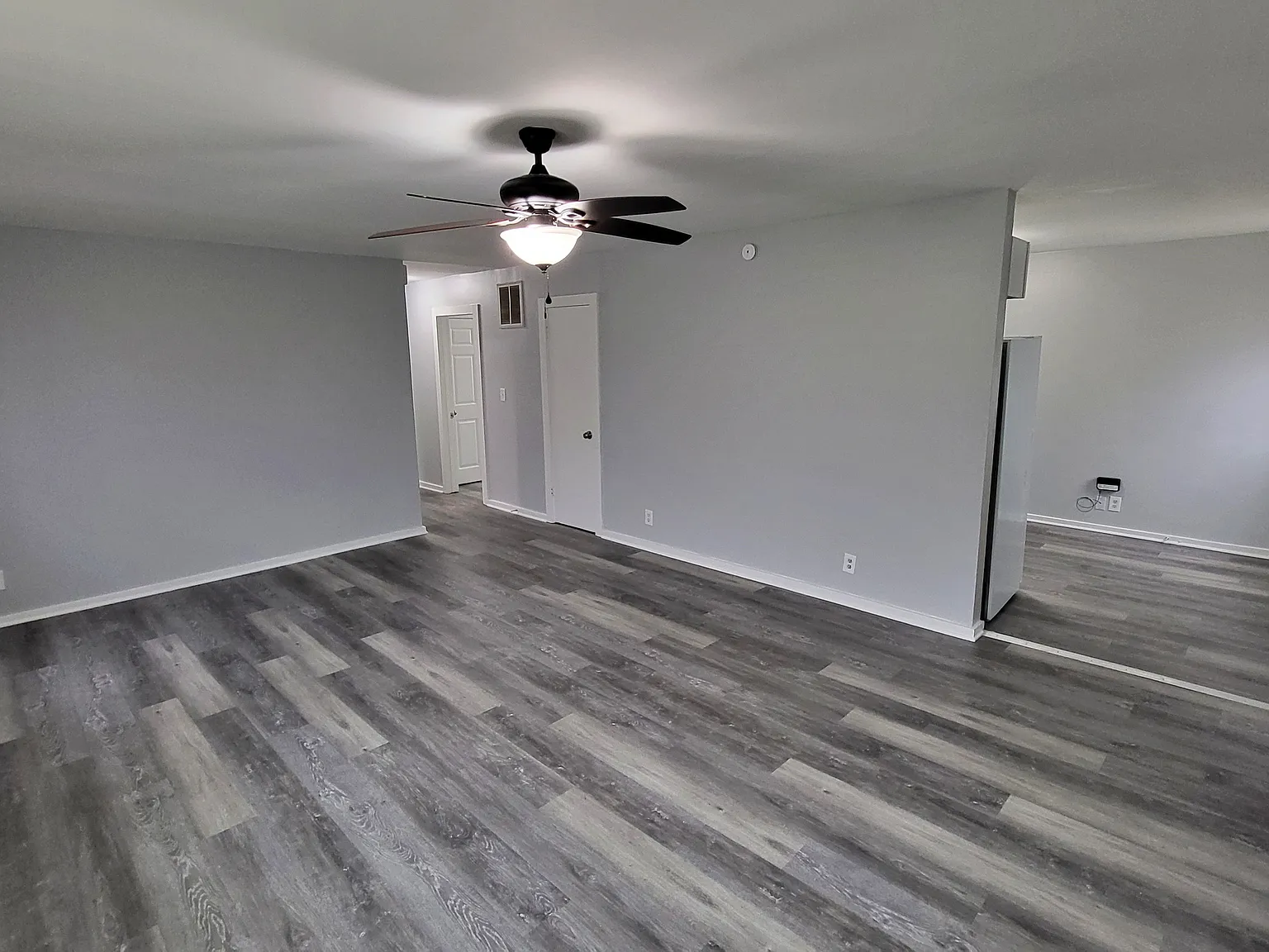 3 bed, 1.0 bath, 1040 sqft, $1,400 — Photo 3