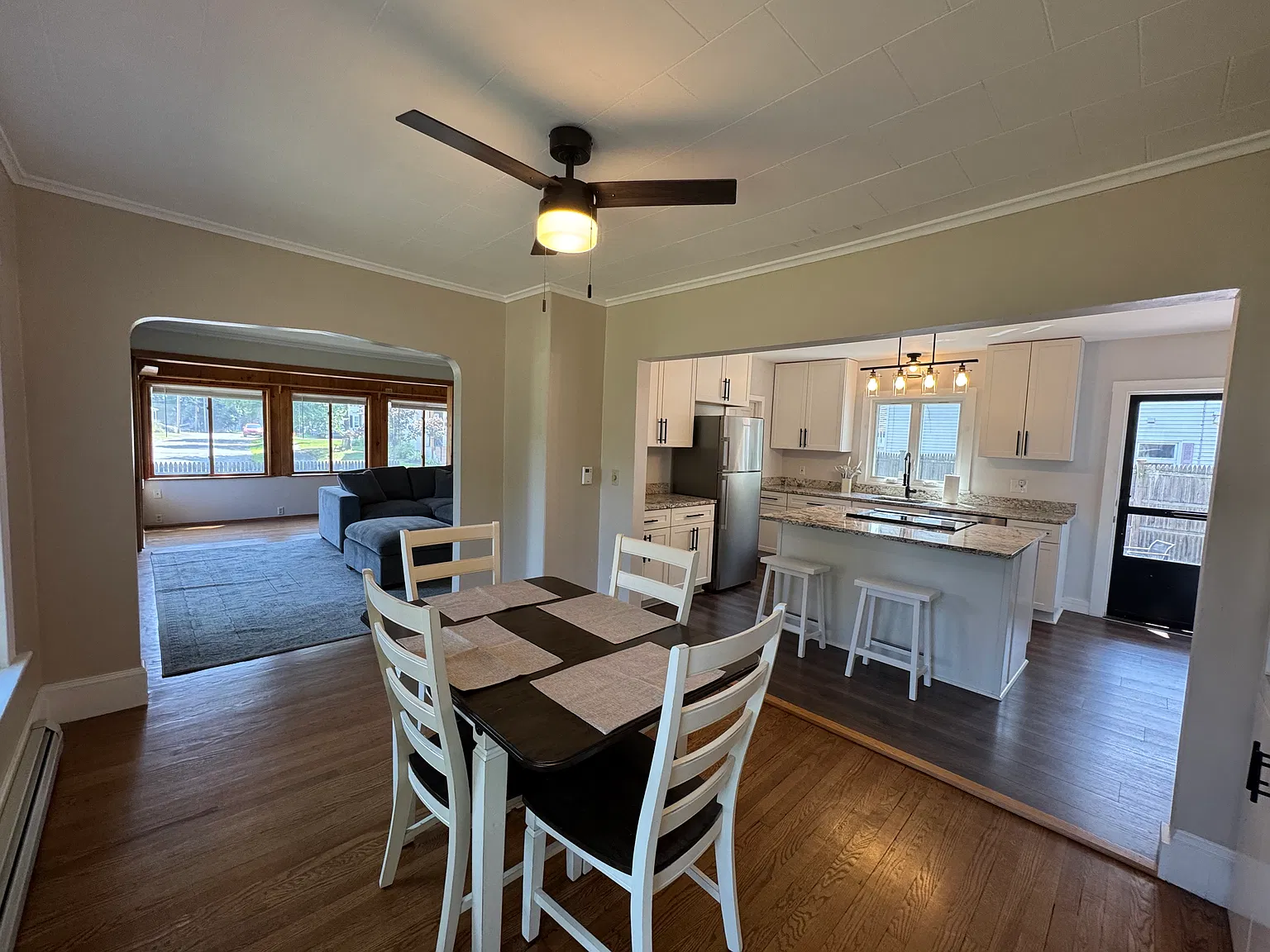 2 bed, 950 sqft, $2,800 — Photo 3