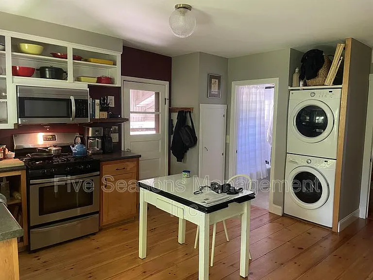76 Park St #A — Photo 4