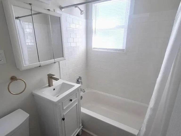 403 Trenton Ct — Photo 9