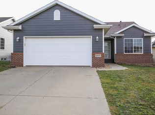 5805 W Hemlock Dr, Sioux Falls, SD 57107