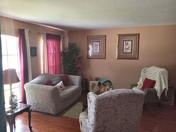 4th image of 7 Squire Ct