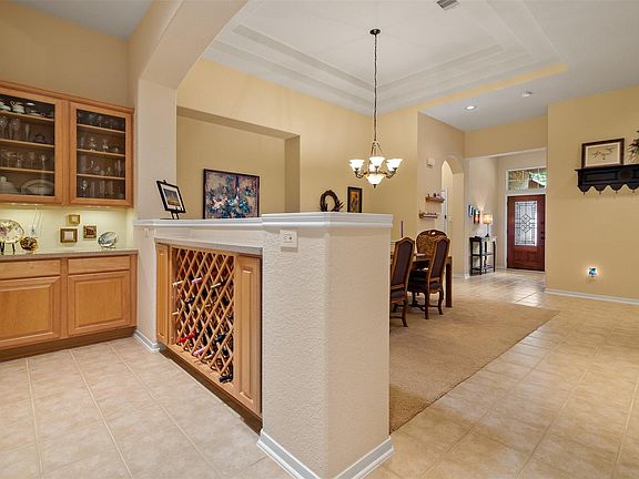 5th image of 122 S Evangeline Oaks Cir