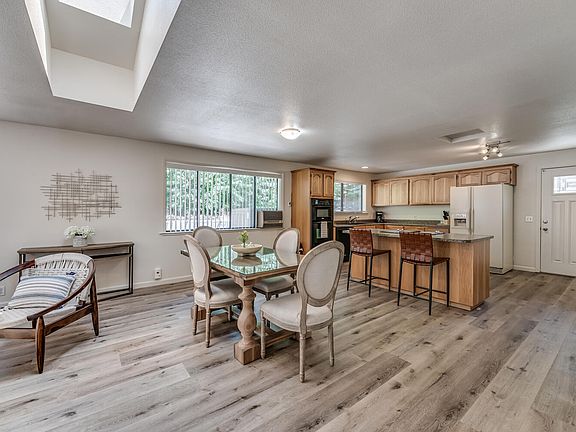 4th image of 1630 Plumas St