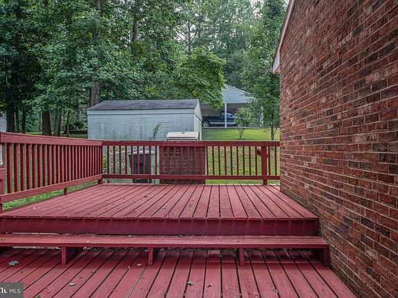 3rd image of 1085 Lakeview Dr