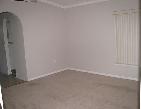 4th image of 11812 Bentry St
