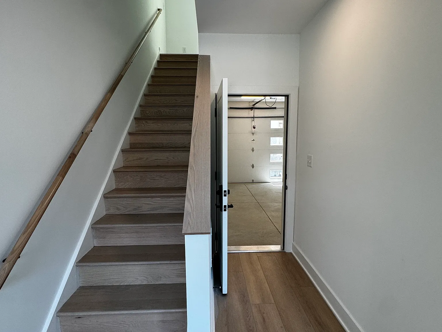 3 bed, 3.5 bath, 1662 sqft, $3,250 — Photo 2