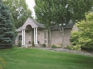 11746 Pine Mountain Dr, Brighton, MI