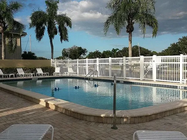 6730 Cape Hatteras Way NE Unit 3, Saint Petersburg, FL 33702