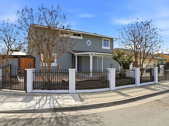 2nd image of 3281 Lantern Way