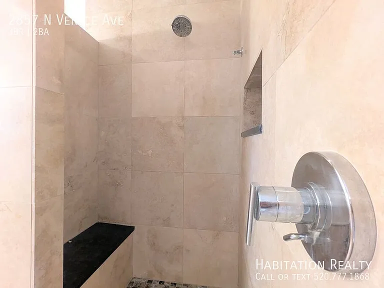 2857 N Venice Ave — Photo 18