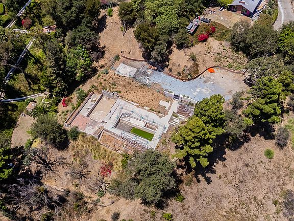 3rd image of 1032 El Medio Ave