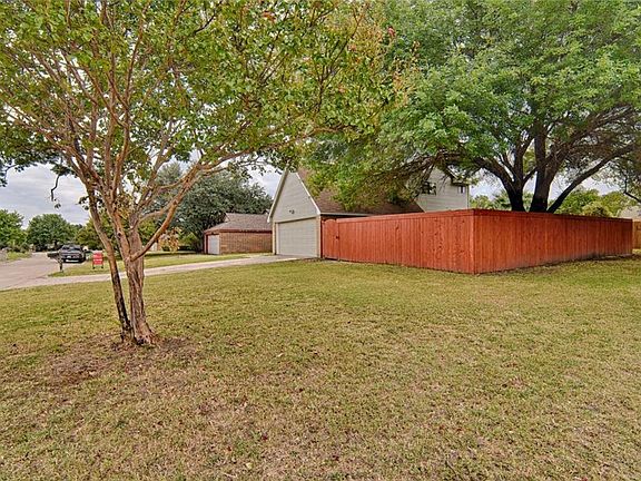 3rd image of 2461 McKensie Ln