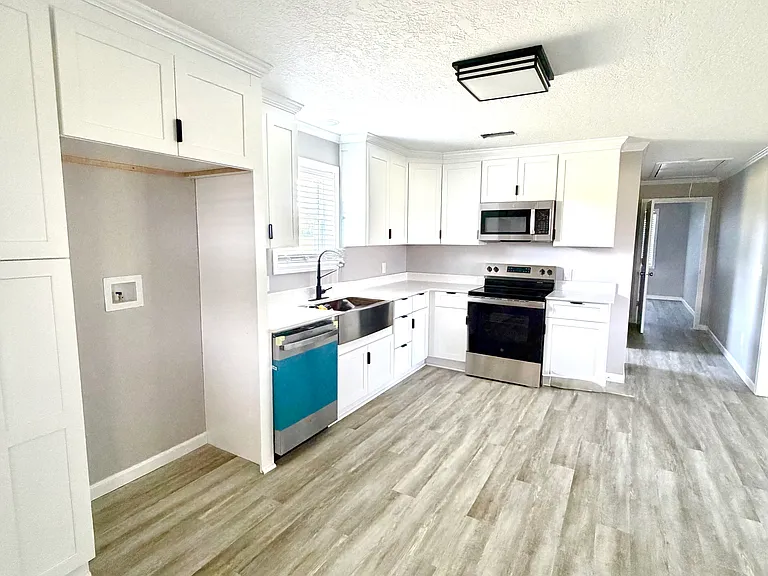 1274 Austin Rd — Photo 2