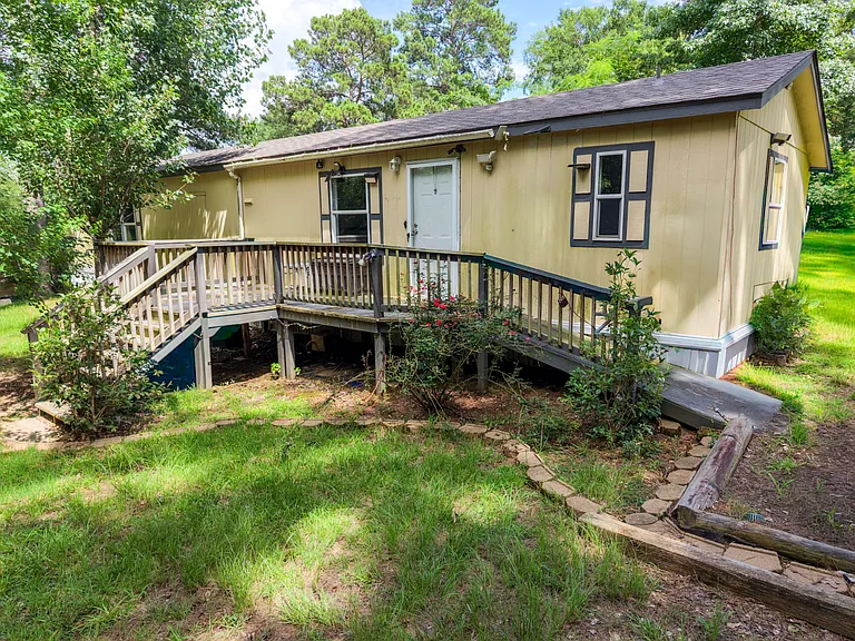 2221 Christopher Dr — Photo 3