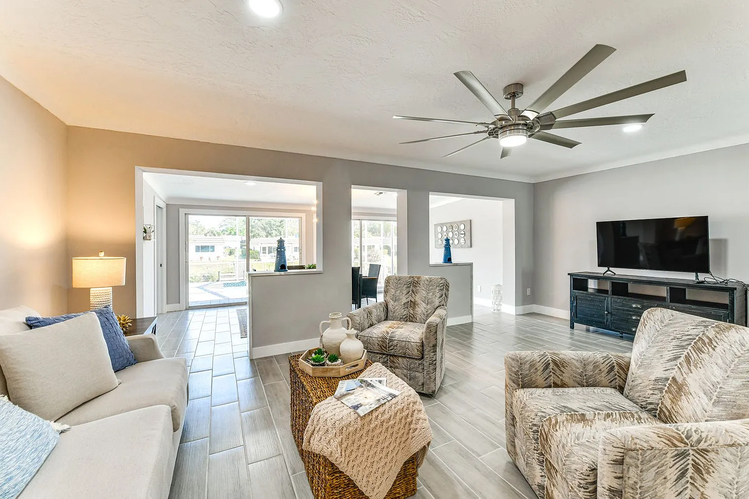 5 bed, 3.0 bath, 2583 sqft, $6,193 — Photo 2