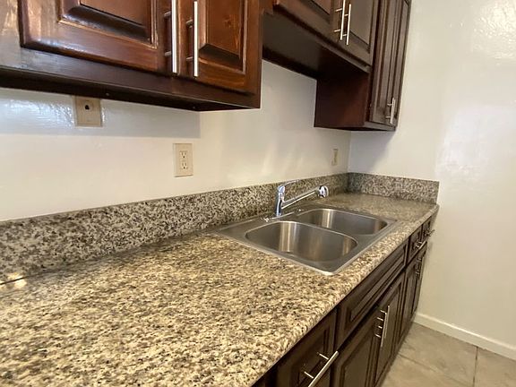 4th image of 3925-3939 E Broadway #200