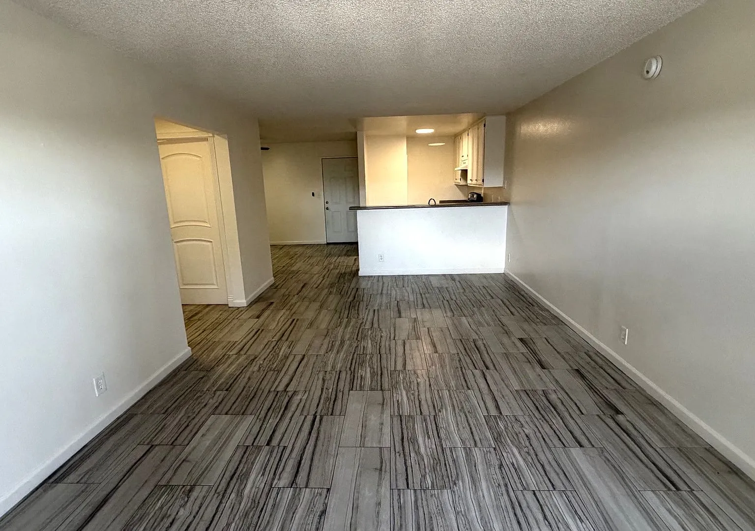 6726 WOODLEY — Photo 4