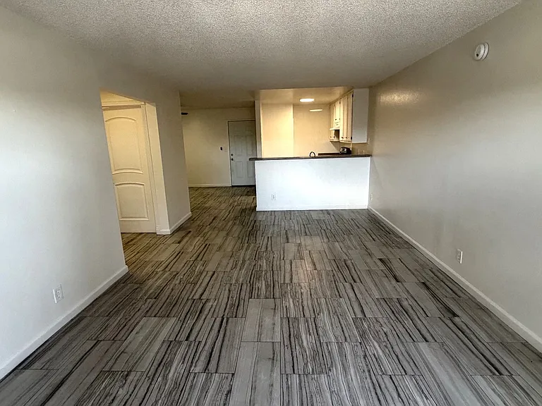 6726 WOODLEY — Photo 9