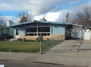 907 W Opal St, Pasco, WA 99301