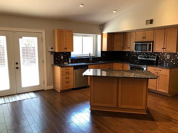 5th image of 2817 Stratford Ln