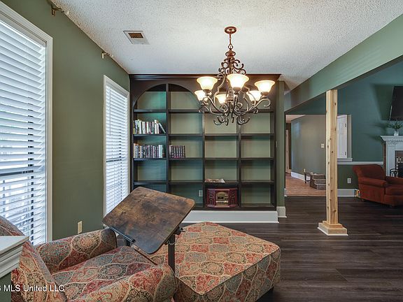 4th image of 4586 Hillsdale Dr