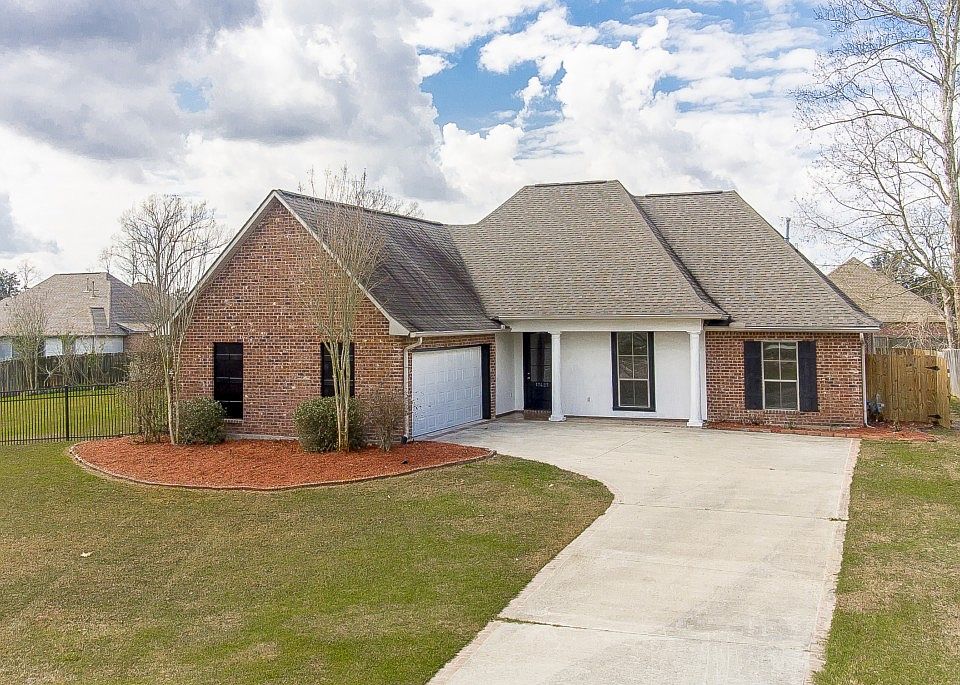 1st image of 17427 Karen Dr