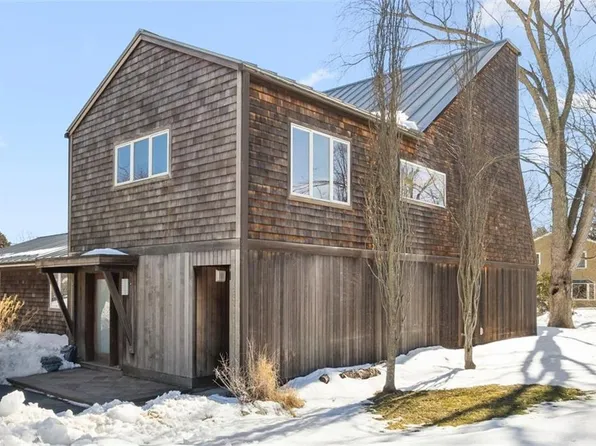 26 Roosevelt Dr, Bristol, RI 02809