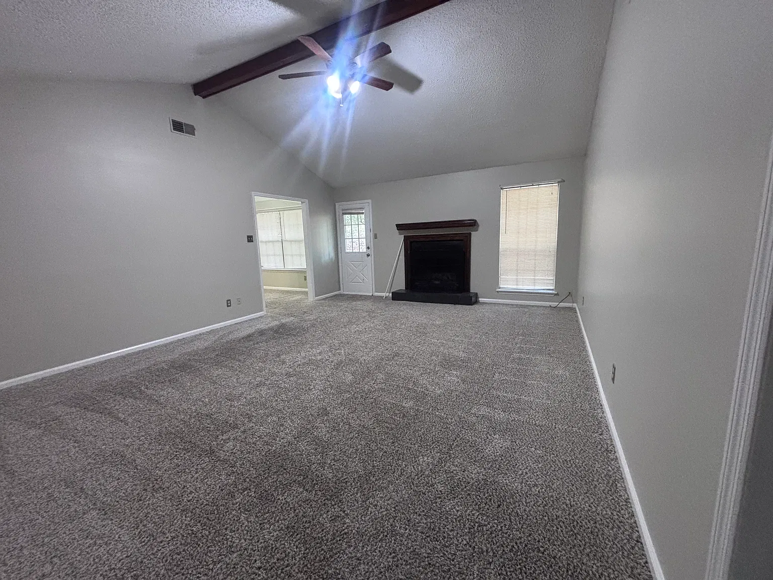 3 bed, 1656 sqft, $1,900 — Photo 3