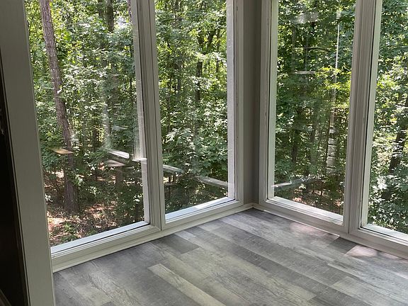 2nd image of 1402 Vicksburg Pl #1402